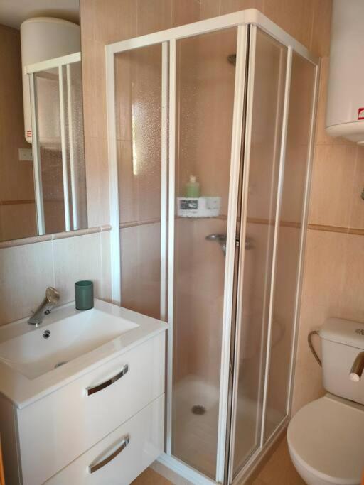 Bajo Con Jardin A Pie De Playa Y Piscina Comunitaria Con Jacuzzi Appartement Playas de Vera Buitenkant foto